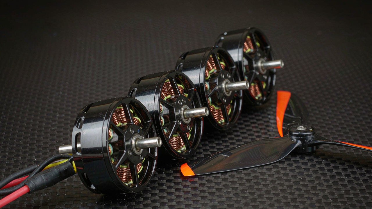 Moteurs de drone de course FPV : quatre options T-Hobby de 9.8 g à 34.3 g
